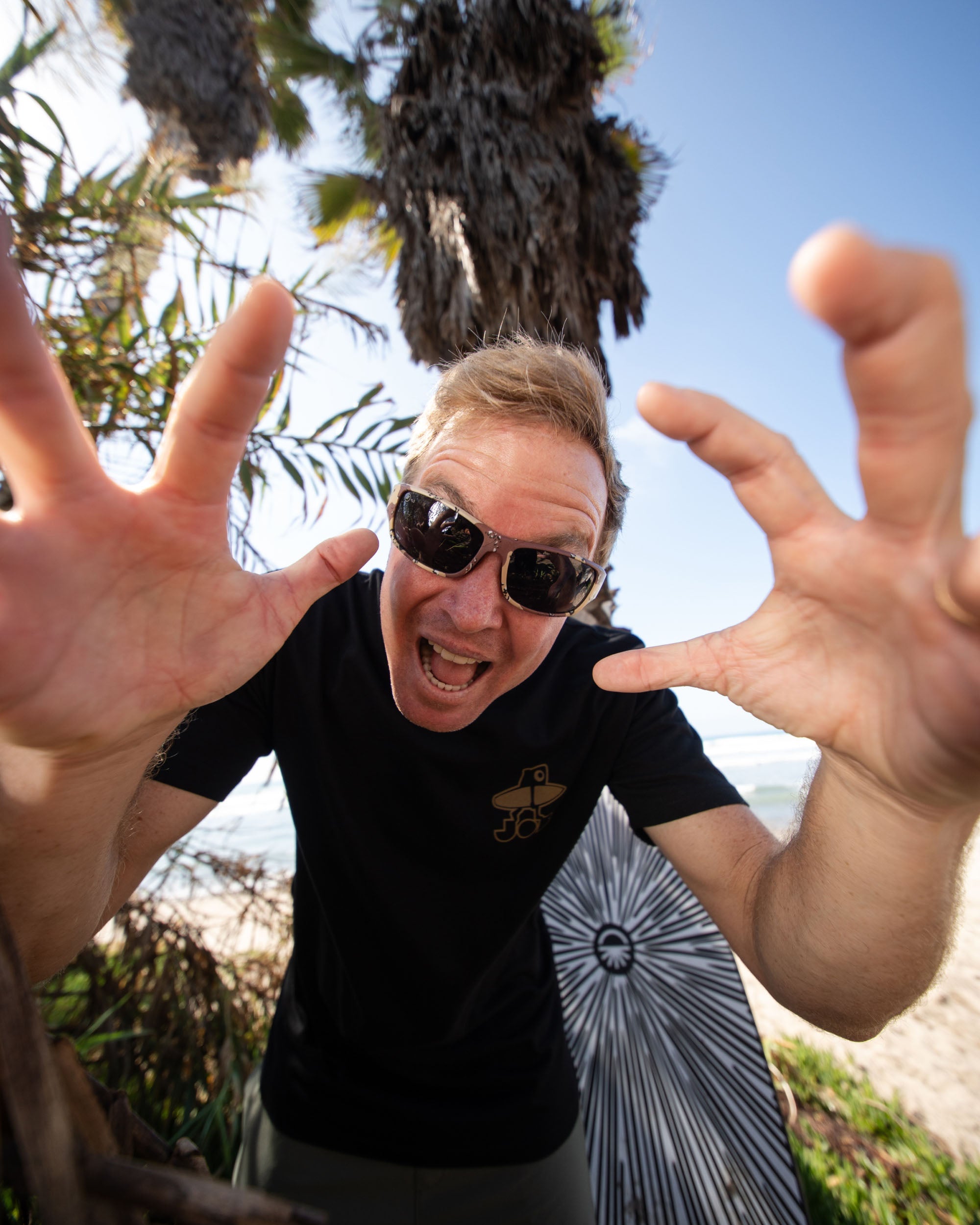 Fun Day Surf Framework Fill Tee in Black worn at the beach, lifestyle view